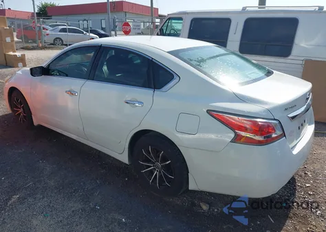 2015 Nissan Altima 2.5 S z USA, uszkodzony, nr VIN 1N4AL3AP2FC418047